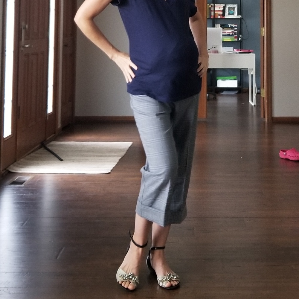 Maternity Liz Lange dress pants, cropped